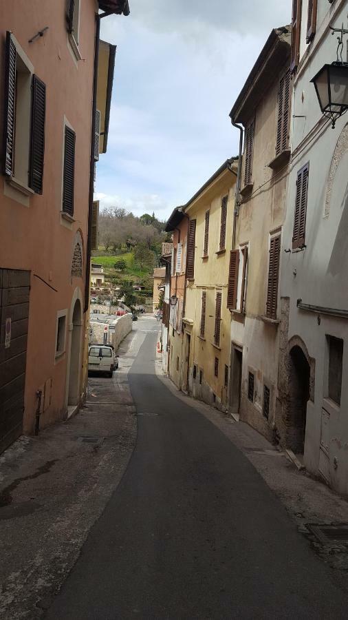 Via Della Posterna Apartment Spoleto Luaran gambar