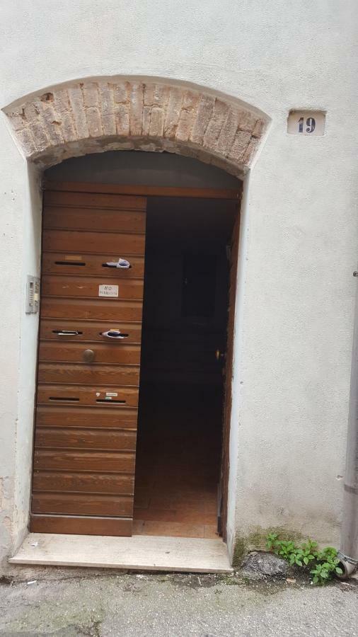 Via Della Posterna Apartment Spoleto Luaran gambar