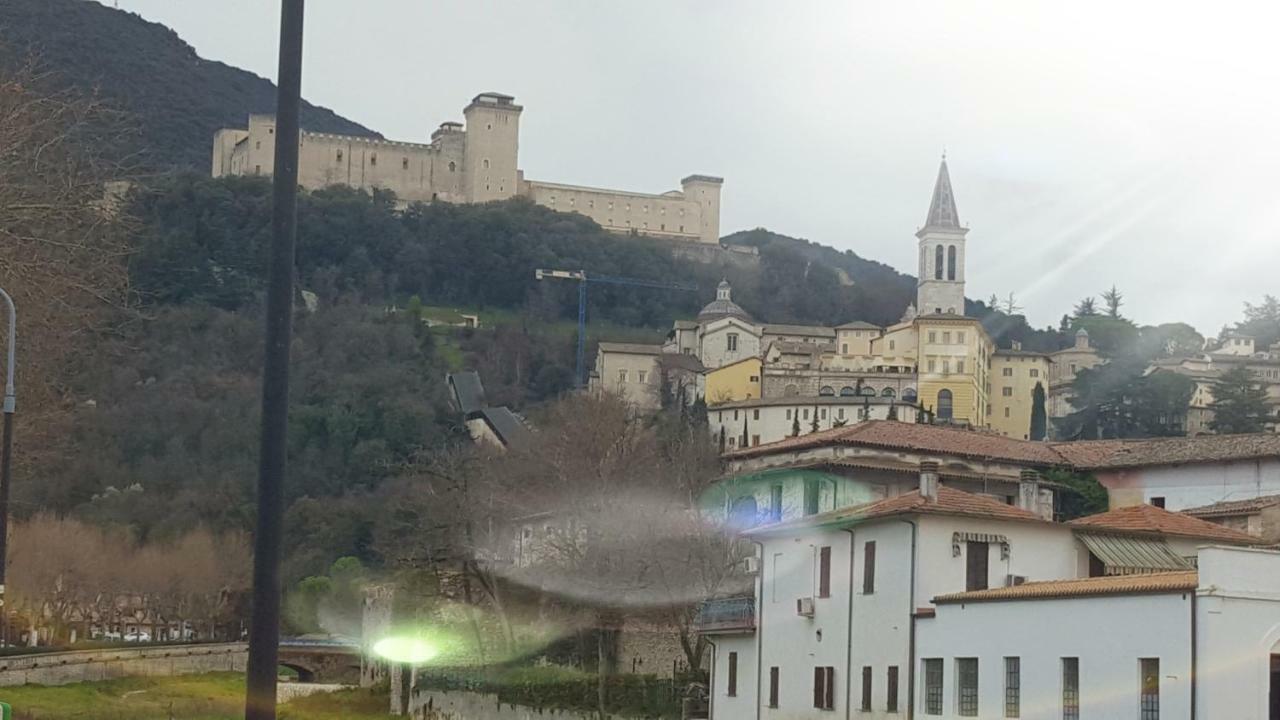 Via Della Posterna Apartment Spoleto Luaran gambar