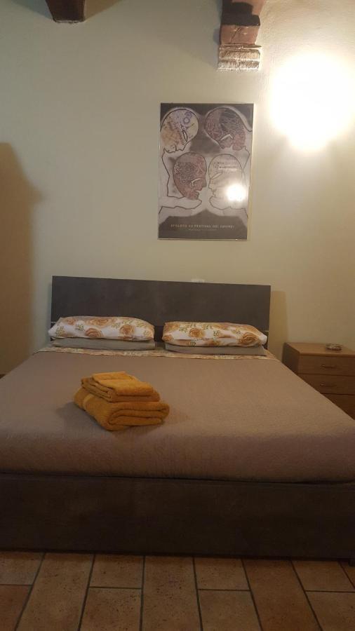 Via Della Posterna Apartment Spoleto Luaran gambar