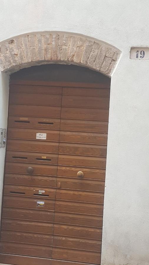 Via Della Posterna Apartment Spoleto Luaran gambar